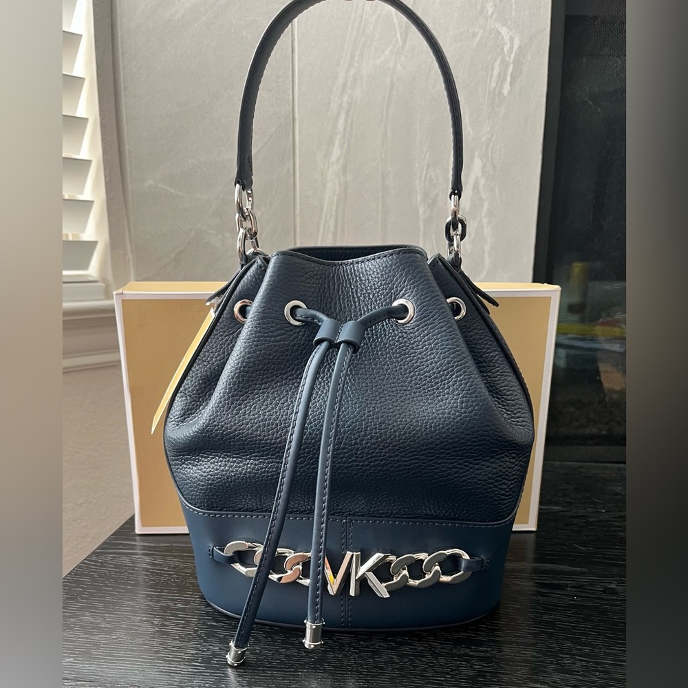 Michael Kors Medium Devon Leather Bucket Shoulder Handbag with Chain